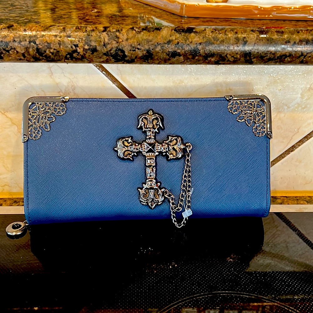 NWOT Large blue SUOAi Wallet -several compartments look at pictures for details